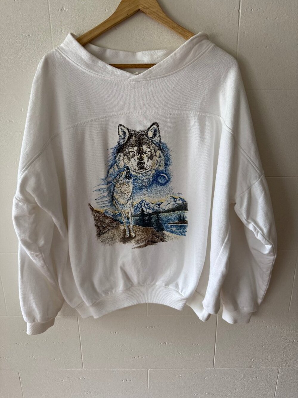 Vintage Wolf Graphic White Vintage Nature white Crewneck Sweatshirt | XL